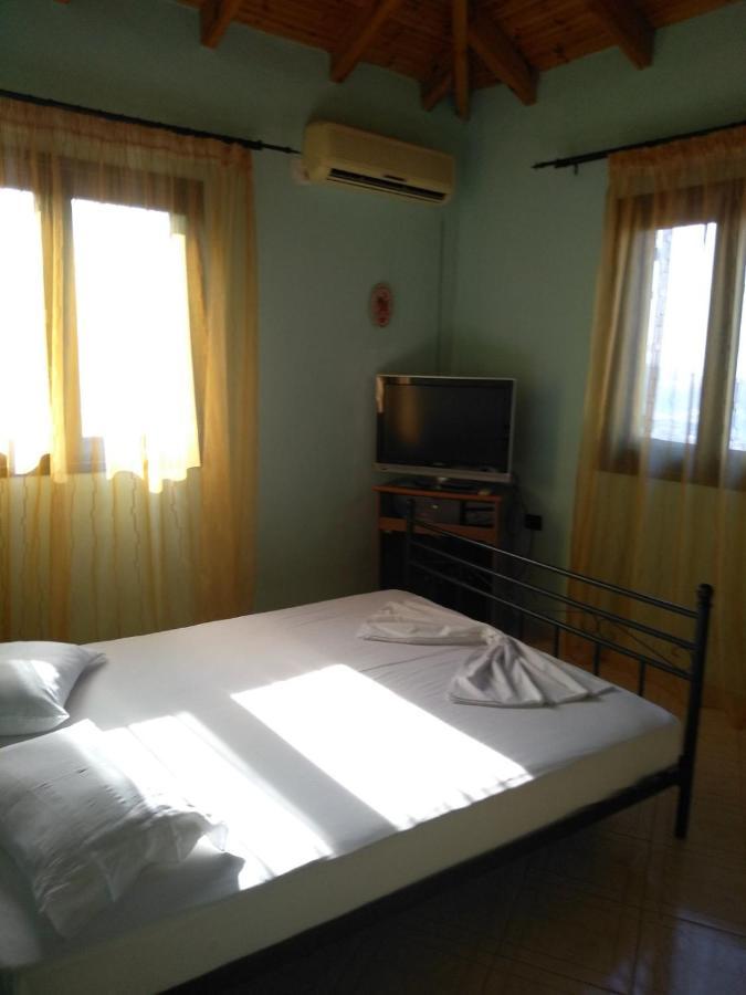 Janis Castle Apartment Himare Exterior photo